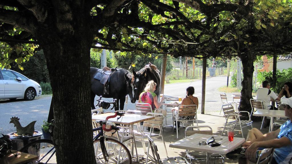 Auberge Magnette Audes Buitenkant foto
